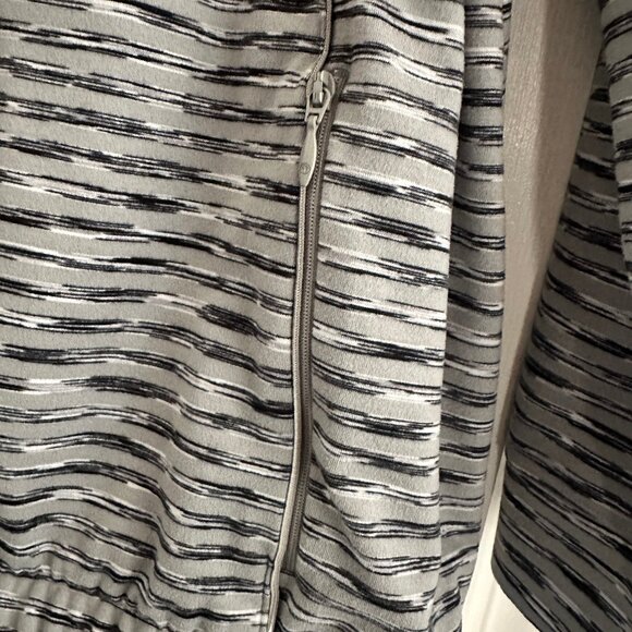 T by Talbots Women's Grey Space Dye Cowl Neck Sweatshirt, Zip Pockets, Size XLP - Picture 6 of 7